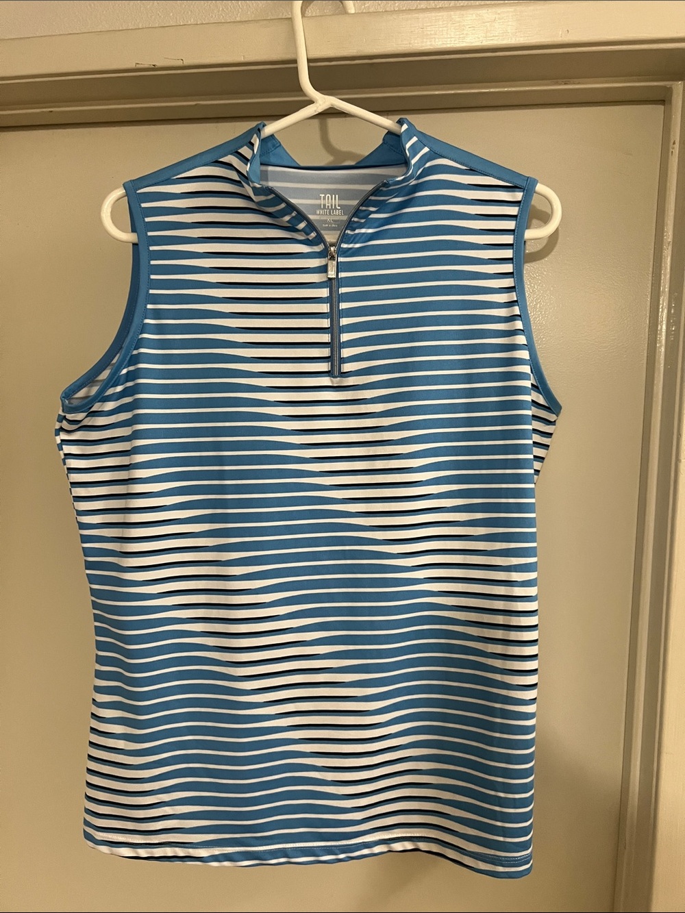 Tail Golf Top.  Sz XL  Wash & Wear.  Turquoise, White & Black.  Stripes!